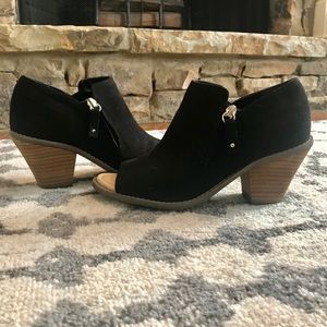 🍁Black Suede Peep Toe Ankle Booties